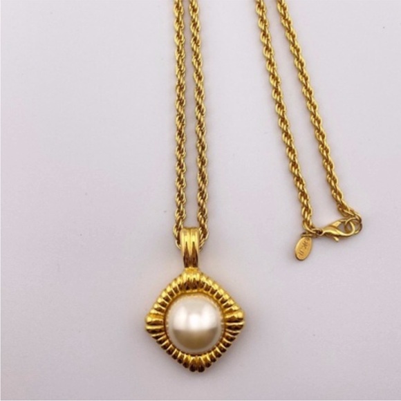 VTG Kenneth Jay Lane Faux Pearl Gold Tone Necklace - Picture 7 of 8